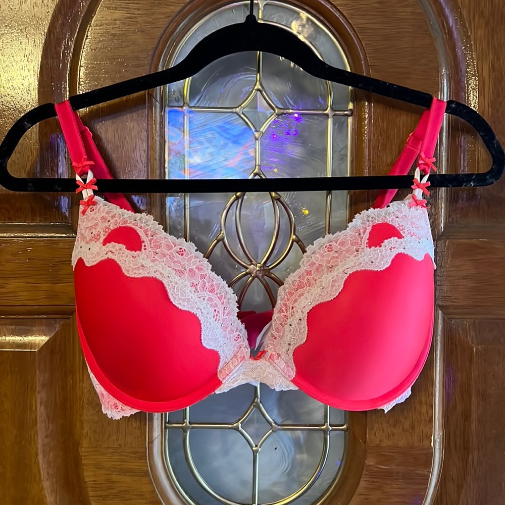 Victoria’s Secret- Dream Angels Push Up Bra - 34DD